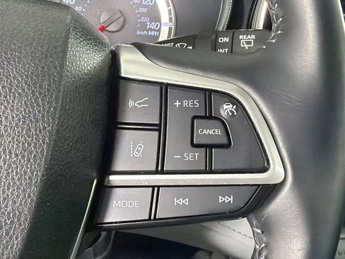 Used 2022 Toyota Highlander LE FWD image 26