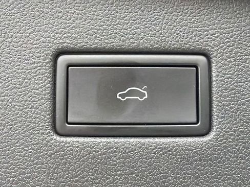 Used 2022 Volkswagen Tiguan SE w/ Panoramic Sunroof Package FWD image 19