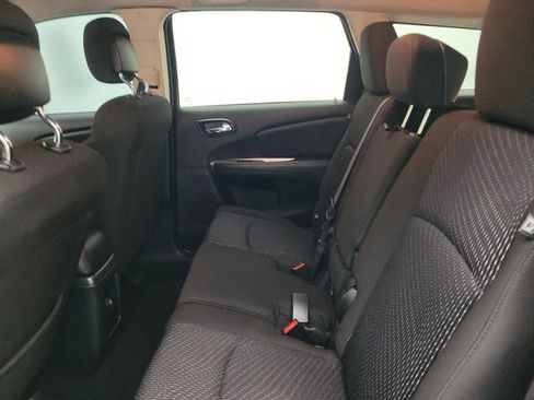 Used 2019 Dodge Journey SE FWD image 18
