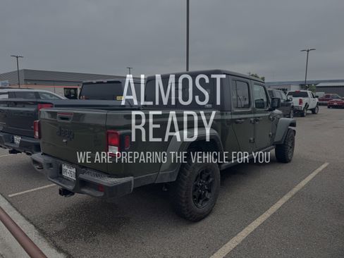 Used 2022 Jeep Gladiator Willys AWD/4WD image 4