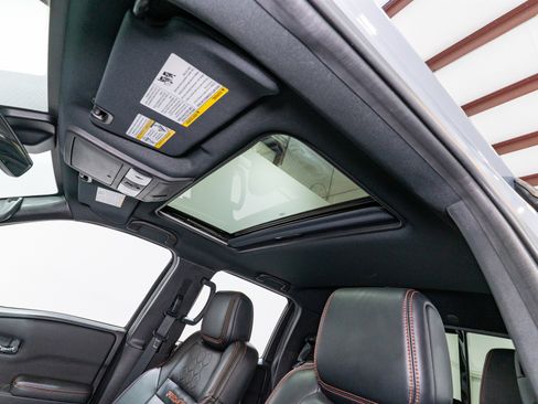 Used 2023 Nissan Frontier PRO-4X w/ Pro-4X Premium Package image 19