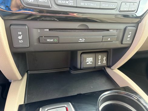 Certified 2018 Honda Pilot Touring image 23