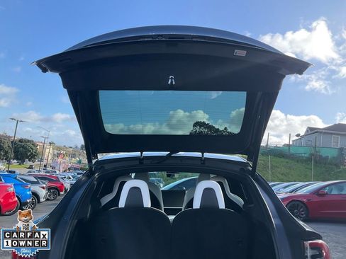Used 2023 Tesla Model X Plaid image 9