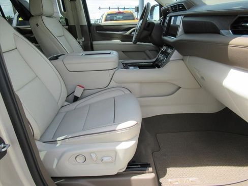 Used 2021 GMC Yukon XL Denali w/ Denali Premium Package RWD image 10