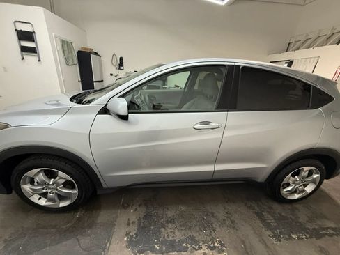 Used 2018 Honda HR-V LX image 6