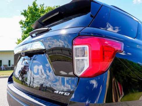 Used 2024 Ford Explorer XLT AWD/4WD image 31