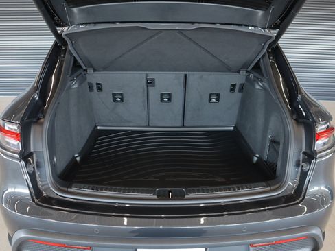 Used 2026 Porsche Macan AWD/4WD image 26