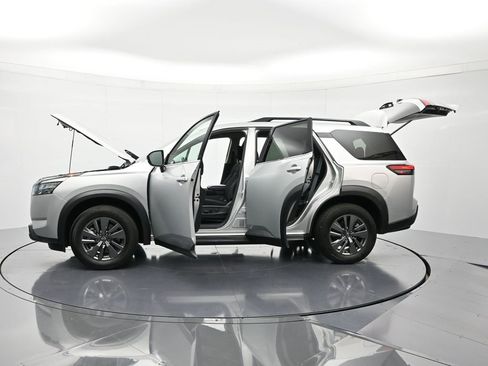 Certified 2024 Nissan Pathfinder SV image 47