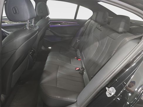 Used 2023 BMW 530e w/ M Sport Package image 12