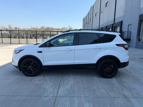 Used 2018 Ford Escape SE w/ SE Sport Appearance Package image 4