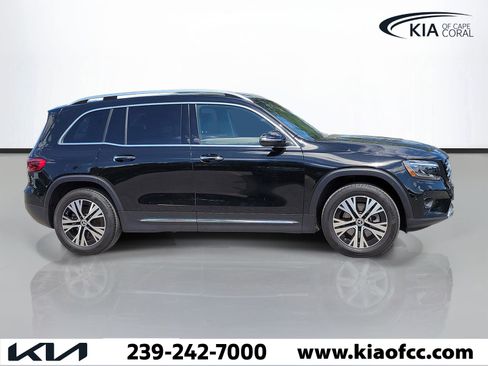 Used 2024 Mercedes-Benz GLB 250 4MATIC image 2