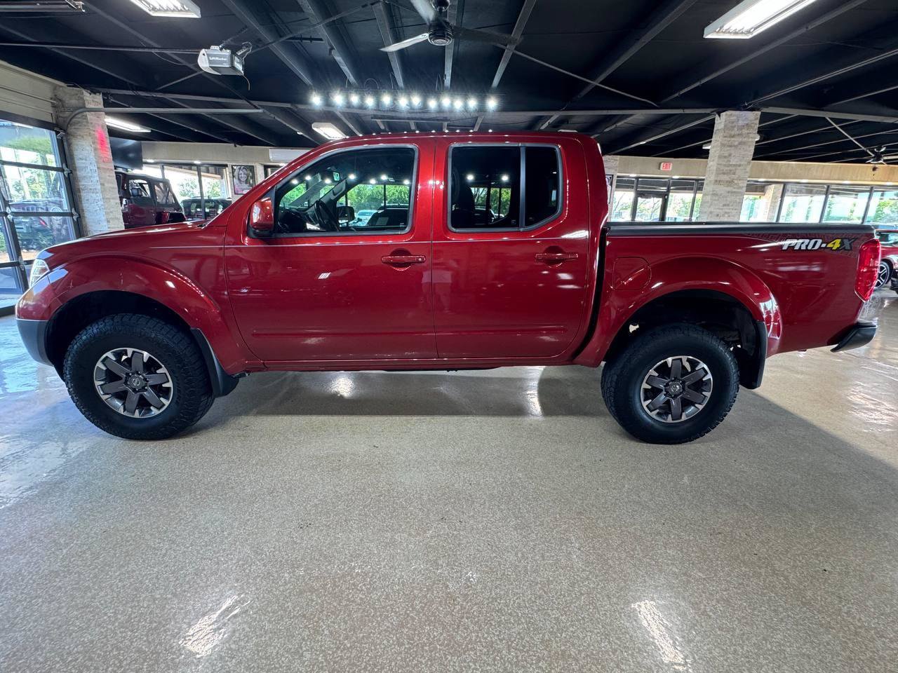Used 2017 Nissan Frontier PRO-4X AWD/4WD image 4