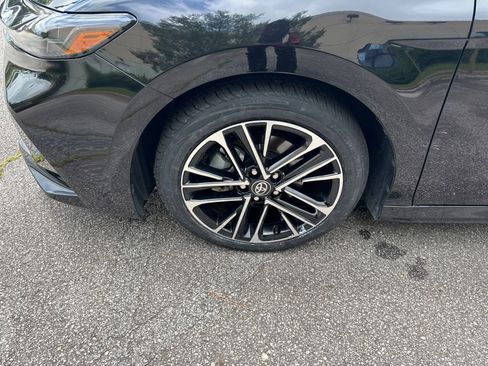 Used 2025 Toyota Camry XLE FWD image 11