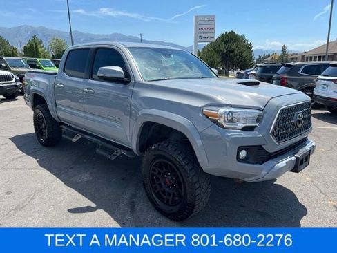 Used 2018 Toyota Tacoma TRD Sport AWD/4WD image 11