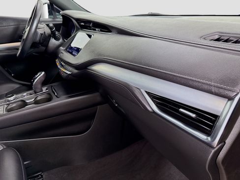 Used 2022 Cadillac XT4 Premium Luxury w/ Enhanced Visibility Package FWD image 31