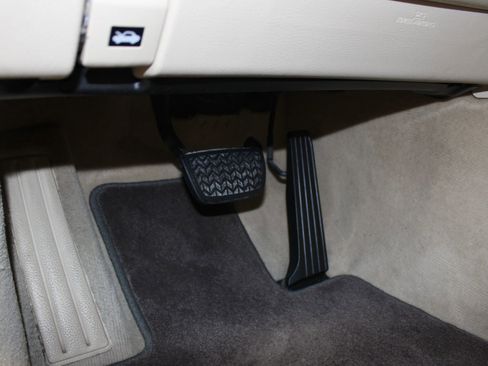 Used 2013 Lexus LS 460 w/ Comfort Pkg image 13