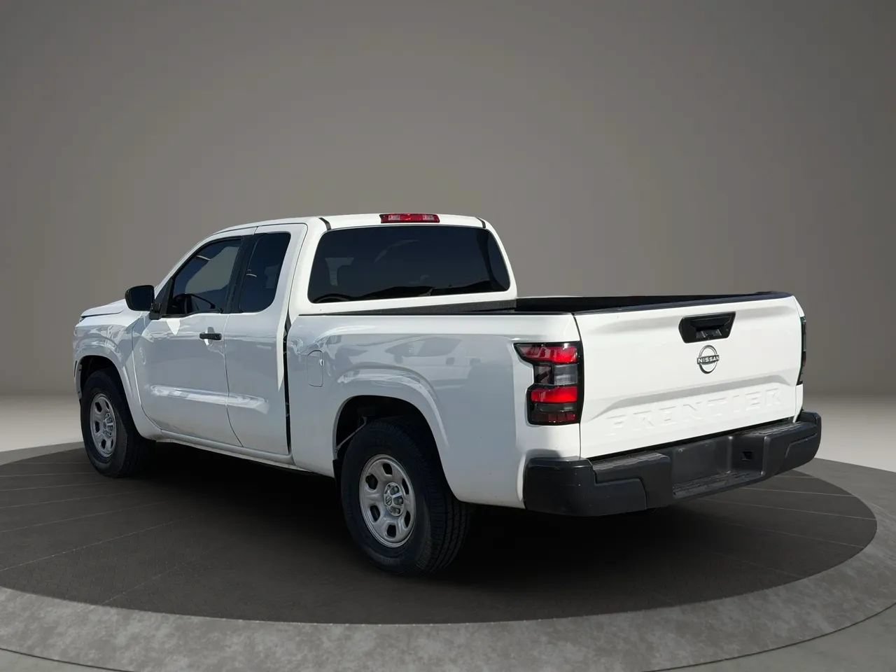 Used 2022 Nissan Frontier S RWD image 4