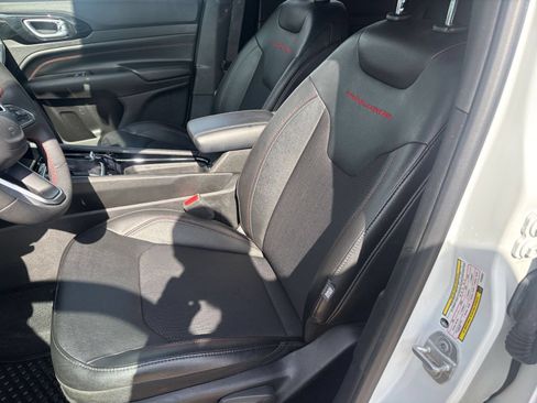 Used 2025 Jeep Compass Trailhawk AWD/4WD image 35