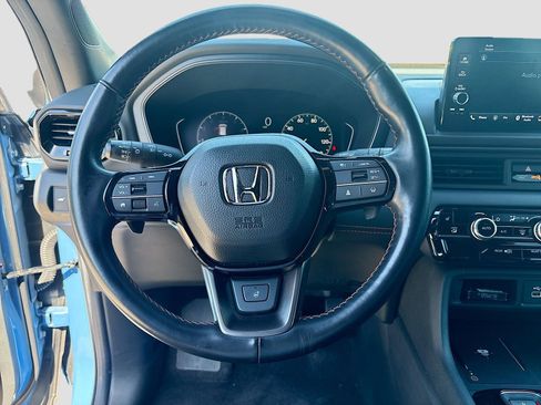 Used 2025 Honda Pilot TrailSport image 11