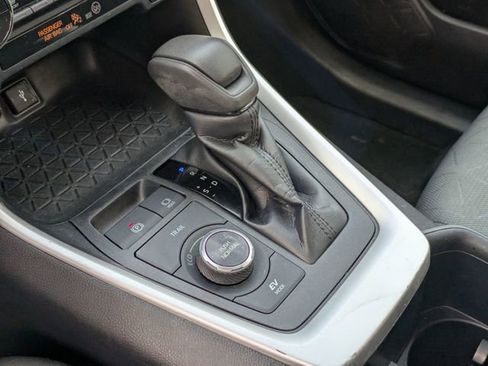 Used 2022 Toyota RAV4 XLE w/ Convenience Package image 26