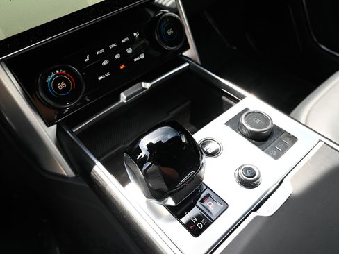 Used 2023 Land Rover Range Rover SV AWD/4WD image 27