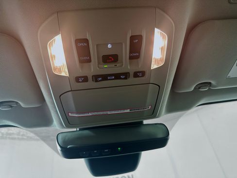 Used 2024 Toyota Highlander XLE image 18