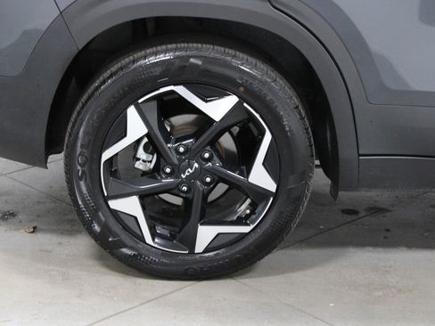 Used 2025 Kia Seltos S image 13