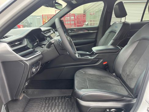 New 2025 Jeep Grand Cherokee Trailhawk AWD/4WD image 12