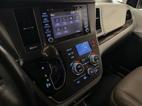 Used 2020 Toyota Sienna XLE image 65