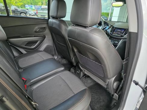 Used 2020 Chevrolet Trax LT w/ LT Convenience Package AWD/4WD image 12