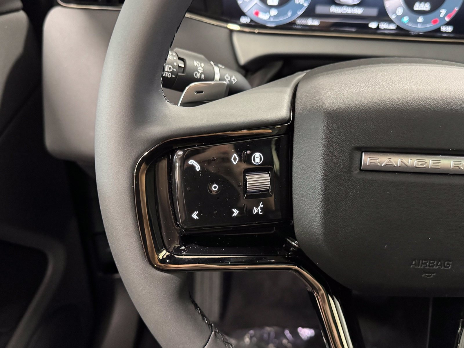 New 2026 Land Rover Range Rover Evoque S AWD/4WD image 19