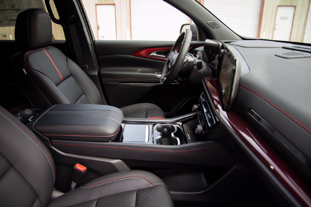 New 2026 Chevrolet Traverse RS w/ LPO, Floor Liner Package FWD image 19