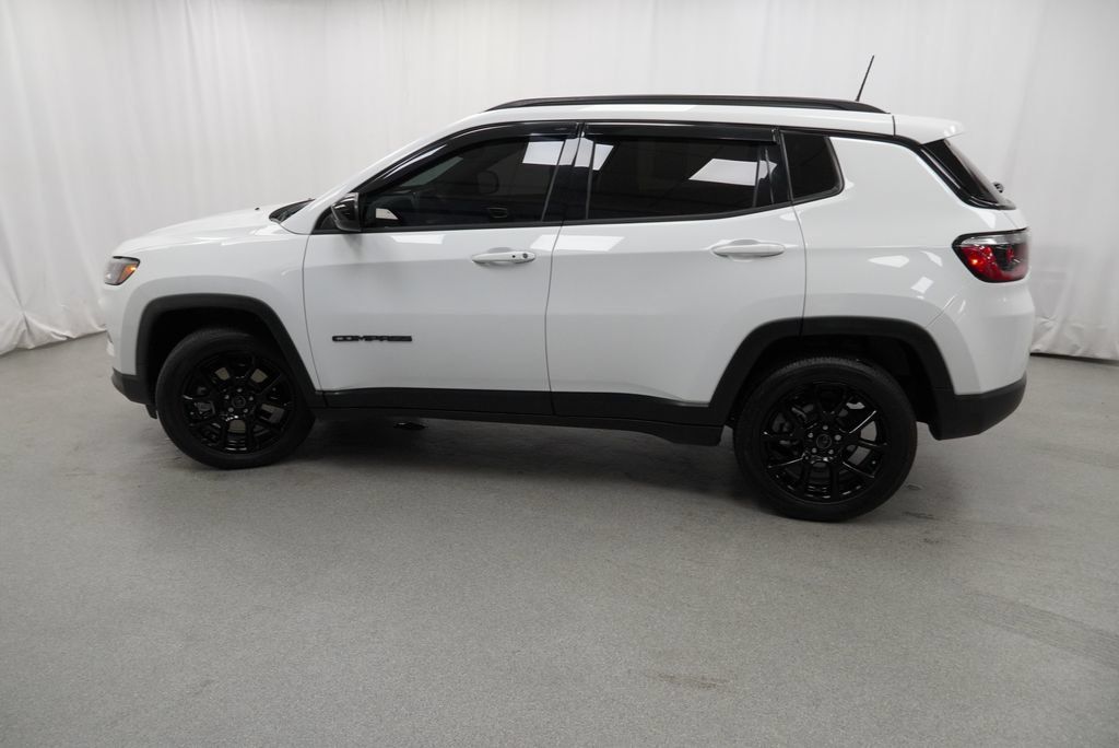 Certified 2025 Jeep Compass Latitude w/ Altitude Special Edition AWD/4WD image 24