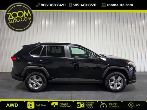 Used 2025 Toyota RAV4 LE AWD/4WD image 1