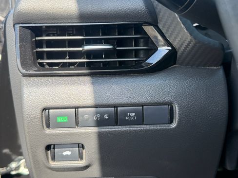 Used 2025 Nissan Sentra SV FWD image 15