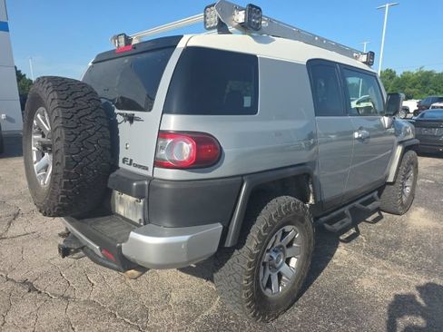 Used 2014 Toyota FJ Cruiser 4WD w/ Convenience Package image 2
