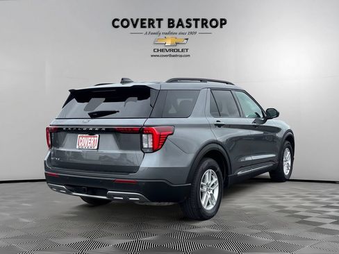 Used 2025 Ford Explorer Active w/ Active Comfort Package RWD image 6