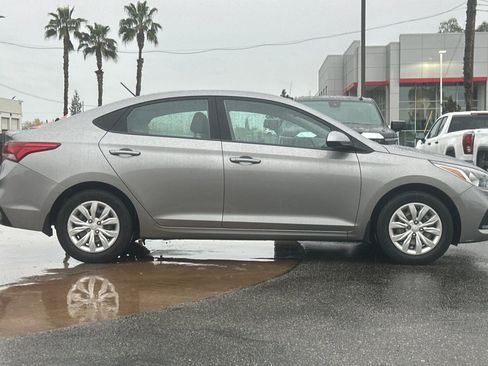 Used 2022 Hyundai Accent SE image 3