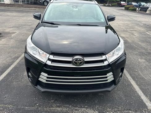 Used 2019 Toyota Highlander XLE AWD/4WD image 1