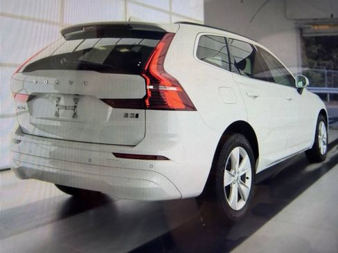 Used 2022 Volvo XC60 B5 Momentum AWD/4WD image 4