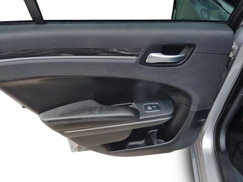 Used 2018 Chrysler 300 Touring w/ Driver Convenience Group image 24