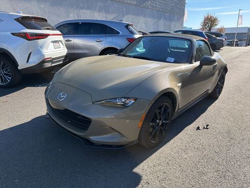 Used 2023 MAZDA MX-5 Miata Club w/ Weather Package image 5