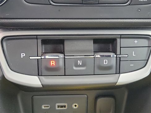 Used 2023 GMC Terrain SLE w/ Driver Convenience Package image 30