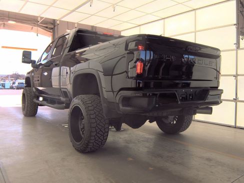 Used 2021 Chevrolet Silverado 2500 LTZ w/ LTZ Plus Package image 5