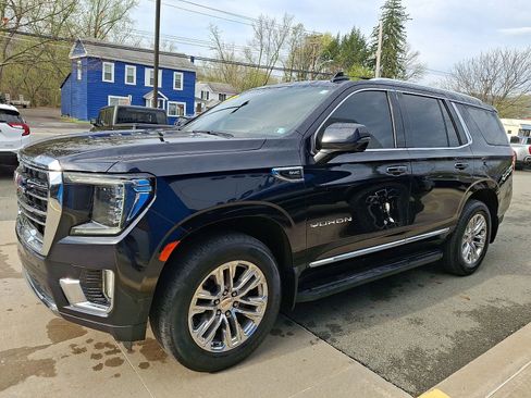 Used 2022 GMC Yukon SLT w/ SLT Luxury Package image 3