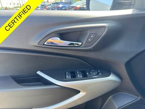 Used 2024 Chevrolet Trax RS w/ Sunroof Package FWD image 9
