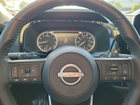Used 2025 Nissan Pathfinder SV FWD image 23