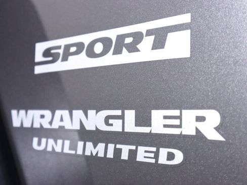 Used 2017 Jeep Wrangler Unlimited Sport w/ Connectivity Group AWD/4WD image 30