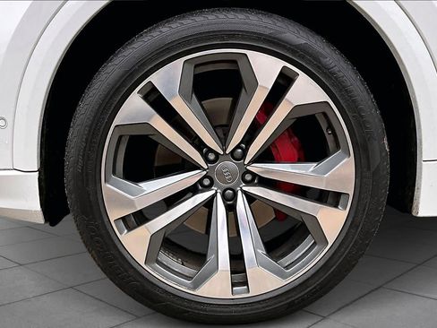Used 2019 Audi Q8 Prestige w/ Luxury Package image 10