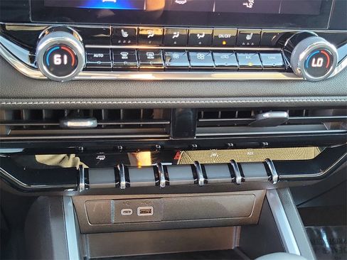 Used 2023 Chevrolet Colorado LT w/ LT Convenience Package II image 11